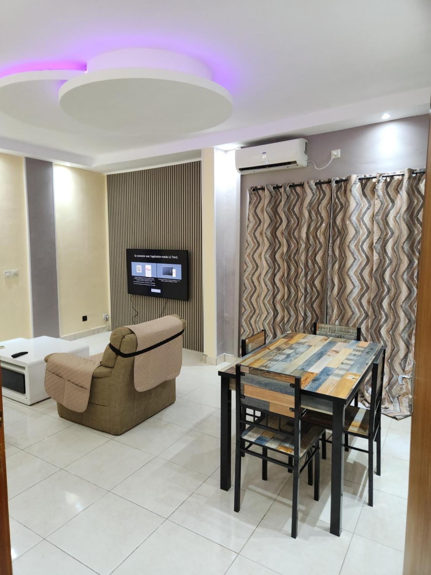 Apartamento Meuble 1Ch 2E Ch Dispo Avec Un Supplement E1D Douala Exterior foto